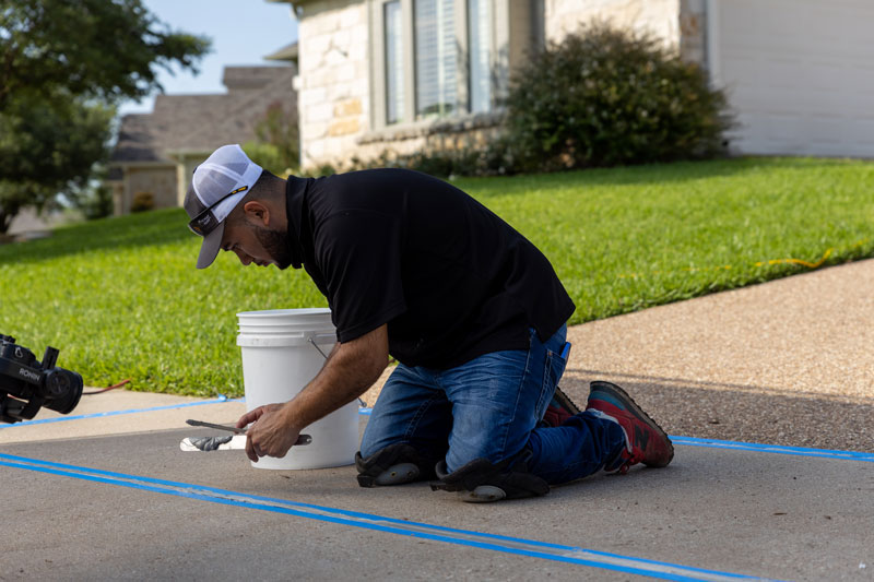 Careful application work on a prepared driveway surface
